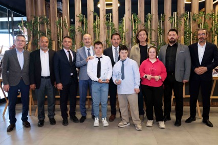 ÖZEL ÖĞRENCİLERİN GÖZÜNDEN KARATAY FOTOĞRAF SERGİSİ AÇILDI
